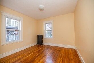 594 South St, Unit 1 in Boston, MA - Building Photo - Building Photo