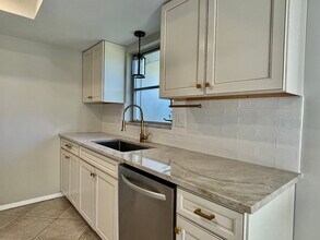 1943 Sky Dr in Clearwater, FL - Building Photo - Building Photo