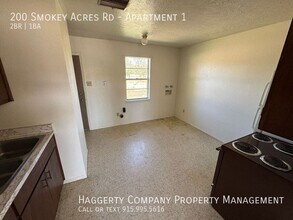 200 Smokey Acres Rd-Unit -Apartment 1 in Mesilla Park, NM - Building Photo - Building Photo