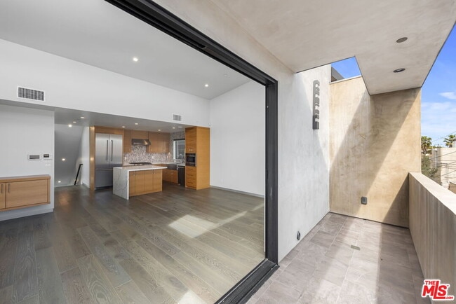 property at 454 S Venice Blvd