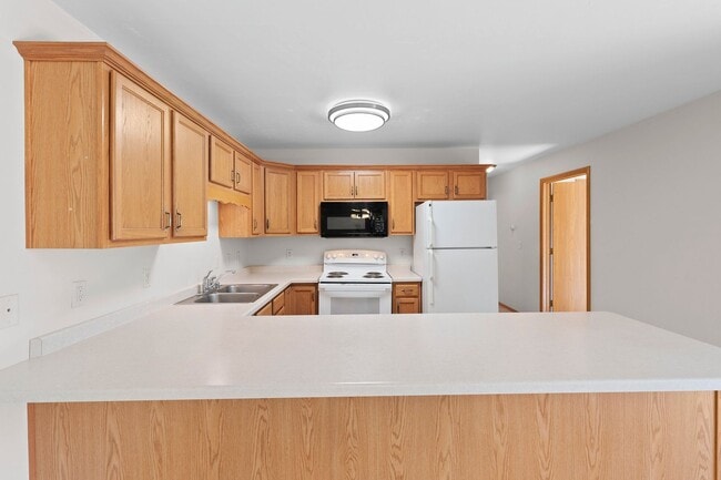 308 Golf View Rd in Cecil, WI - Building Photo - Building Photo