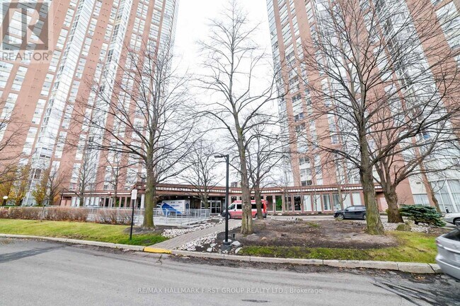 5-805 Concorde Pl in Toronto, ON - Building Photo - Building Photo