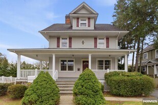 113 Oak St in Ridgewood, NJ - Building Photo