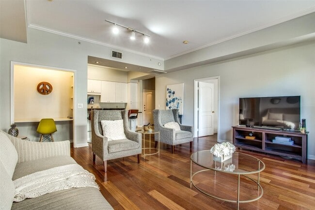 3225 Turtle Creek Blvd, Unit 306 in Dallas, TX - Building Photo - Building Photo