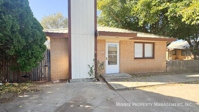 8208 Vernon Ave in Lubbock, TX - Foto de edificio - Building Photo
