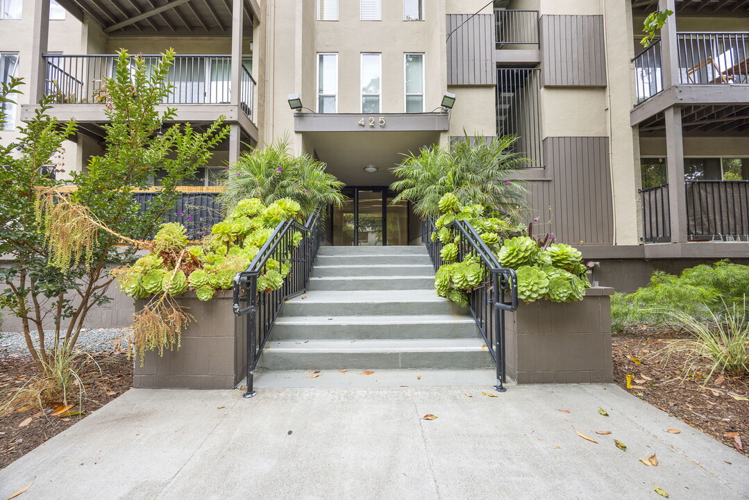 425 Orange St in Oakland, CA - Building Photo