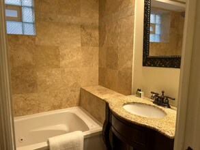 403 W Eugenie St, Unit 1F in Chicago, IL - Building Photo - Building Photo