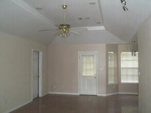 311 Nederland Ave in Nederland, TX - Building Photo - Building Photo