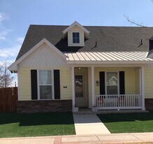 2101 10th St in Lubbock, TX - Building Photo