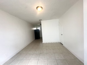 1469 NW 2nd Ave in Florida City, FL - Foto de edificio - Building Photo