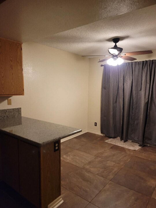 751 Higgins Rd in Barstow, CA - Building Photo
