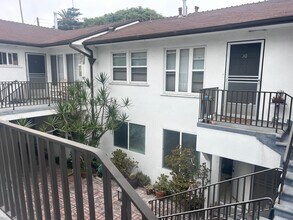 12012 Washington Pl, Unit 4 in Los Angeles, CA - Foto de edificio - Building Photo