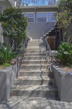 3246 Barham Blvd in Los Angeles, CA - Building Photo - Building Photo