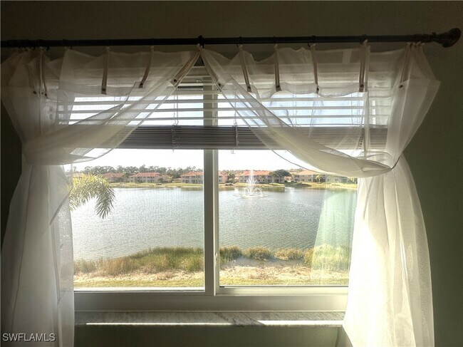 property at 6880 Huntington Lakes Cir