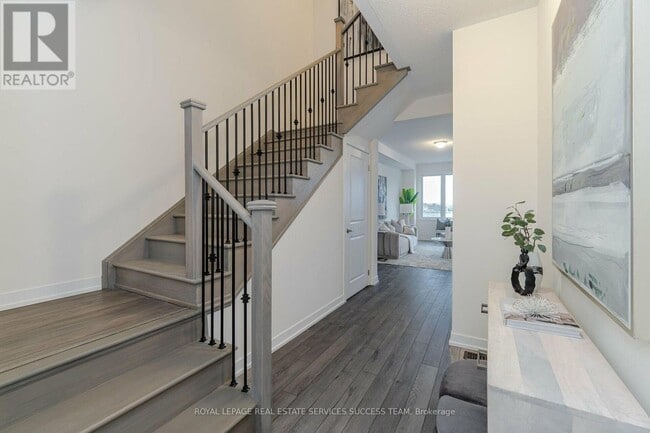 1496 Rose Way in Milton, ON - Building Photo - Building Photo