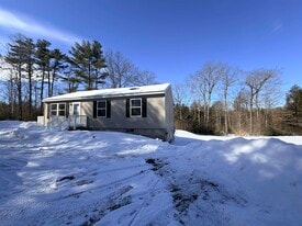 98 Ledge Hill Rd in Tuftonboro, NH - Building Photo