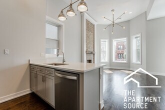 2648 W Augusta Blvd, Unit 2F in Chicago, IL - Foto de edificio - Building Photo