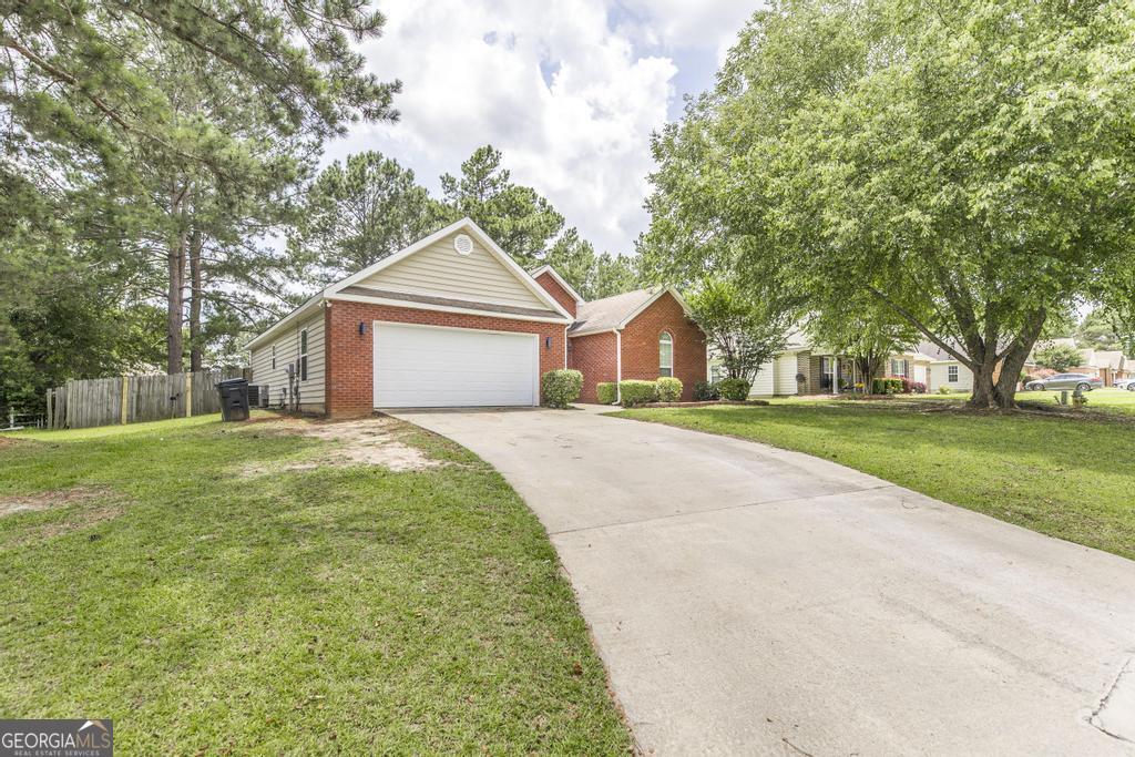 215 Wingfield Way in Kathleen, GA - Building Photo