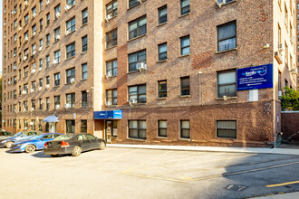 The Howard in Rego Park, NY - Building Photo - Building Photo