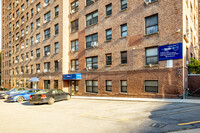 The Howard in Rego Park, NY - Foto de edificio - Building Photo