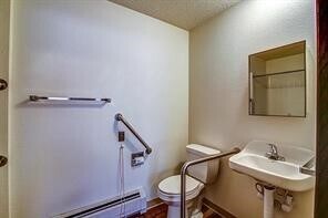 1043 Enterprise Ave in Dickinson, ND - Building Photo - Building Photo