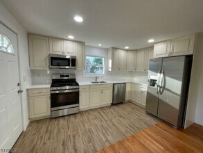 139 Colfax Ave in Clifton, NJ - Building Photo - Building Photo