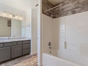 619 W 2300 S, Unit 5 in Perry, UT - Foto de edificio - Building Photo