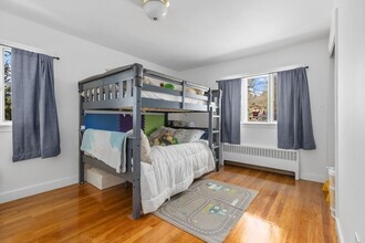 608 Beacon St, Unit 1 in Newton, MA - Building Photo - Building Photo