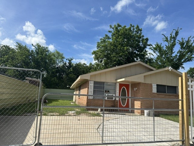 property at 4418 Ludwig Ln