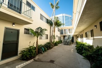 12323 Texas Ave in Los Angeles, CA - Foto de edificio - Building Photo