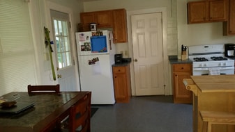 6 Gaugh St in Easthampton, MA - Building Photo