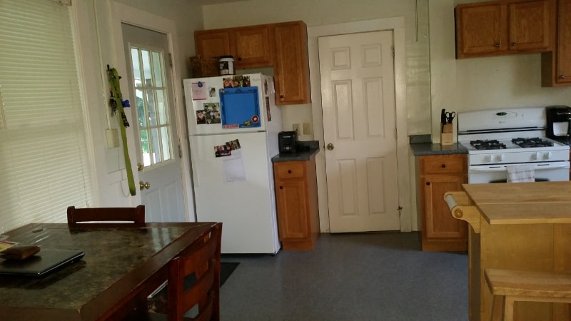 6 Gaugh St in Easthampton, MA - Building Photo