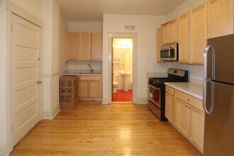 1935 W Berenice Ave, Unit A08K in Chicago, IL - Foto de edificio - Building Photo
