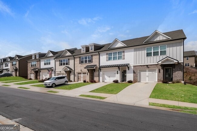 5350 Fox Den Rd in Oakwood, GA - Foto de edificio - Building Photo