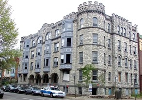 Sedgley Apartments in Philadelphia, PA - Building Photo