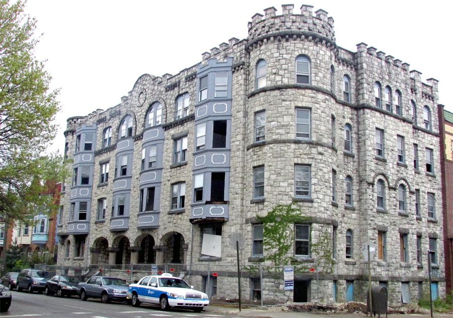 Sedgley Apartments in Philadelphia, PA - Foto de edificio