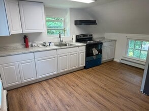 352 Violet Ave in Poughkeepsie, NY - Building Photo - Building Photo
