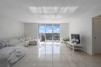 2750 NE 183rd St, Unit 804 in Aventura, FL - Building Photo - Building Photo