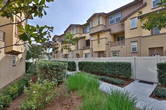 5460 San Roberto in San Diego, CA - Building Photo - Building Photo