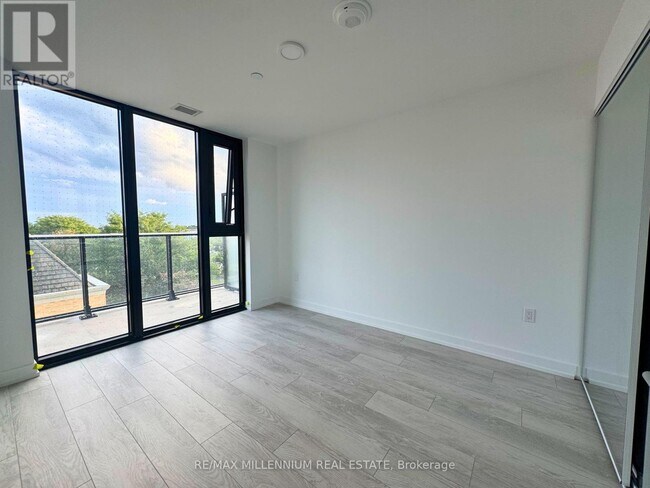 801 The Queensway in Toronto, ON - Building Photo - Building Photo