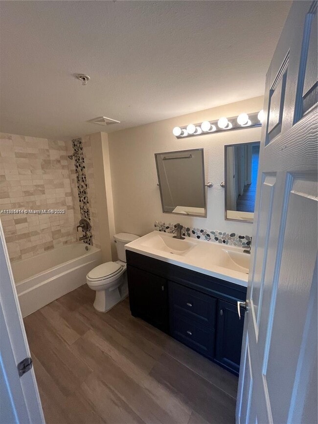 6492 Emerald Dunes Dr in Royal Palm Beach, FL - Building Photo - Building Photo
