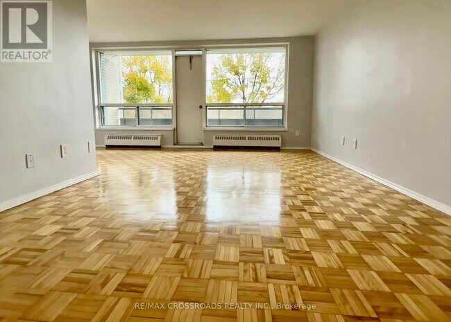 363 Lakeshore Rd E in Mississauga, ON - Building Photo - Building Photo