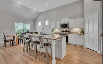 272 Thorpe Dr in Spring Hill, TN - Foto de edificio - Building Photo