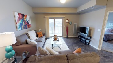 Stonemill Signature in Moorhead, MN - Building Photo - Building Photo