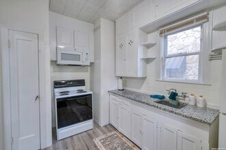 311 E Lullwood Ave in San Antonio, TX - Building Photo - Building Photo