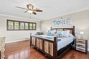 252 Bayshore Dr in Cape Coral, FL - Building Photo