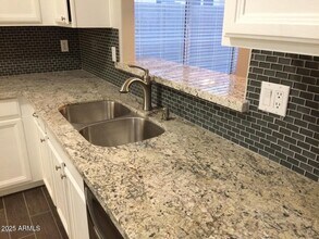 2240 E Aire Libre Ave in Phoenix, AZ - Building Photo - Building Photo