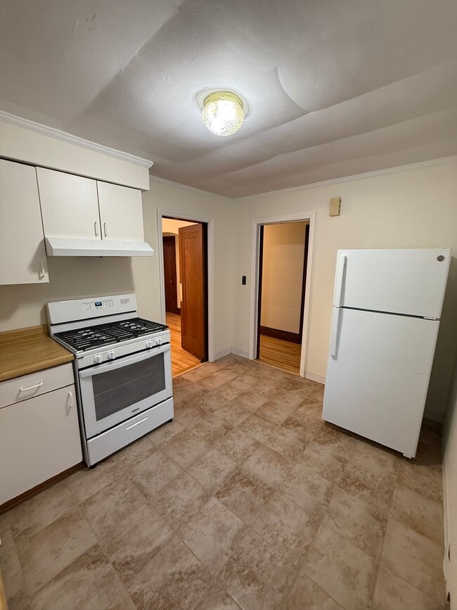 221 Everett Pl, Unit A - Downstairs in Englewood, NJ - Foto de edificio - Building Photo