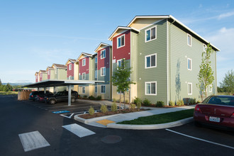 Seasons on the Park in Battle Ground, WA - Foto de edificio - Building Photo