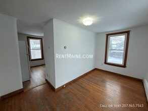 27 Kineo St in Bangor, ME - Foto de edificio - Building Photo